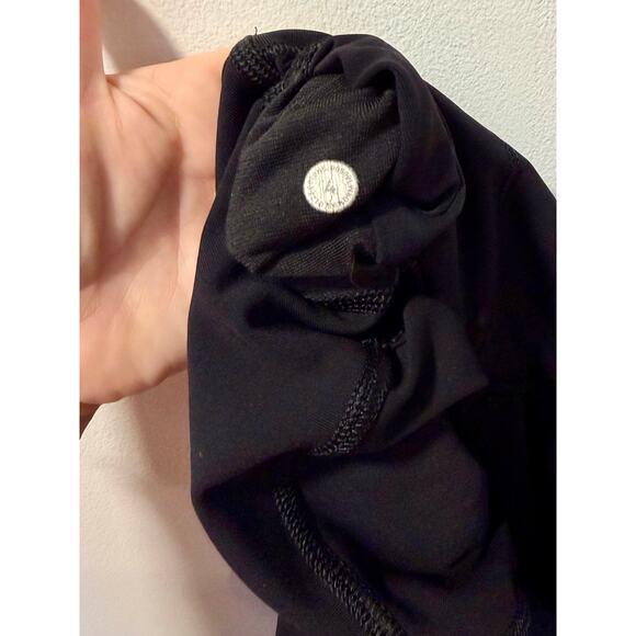 Women’s Lululemon size 4 black leggings - Picture 3 of 4